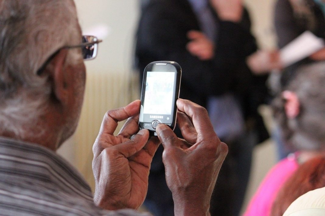 votrefamille.fr_Protection des seniors les raisons d'opter sur la téléassistance mobile